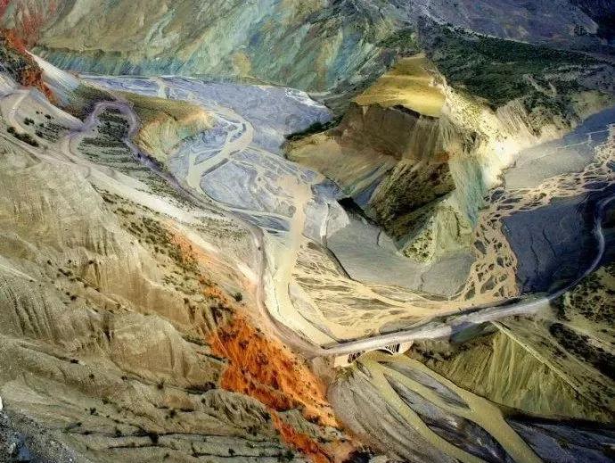 形容山洞里很黑的成语？游戏画面